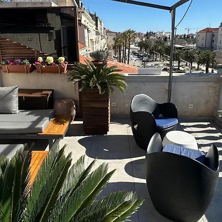 Апартаменты Riva Luxury *
