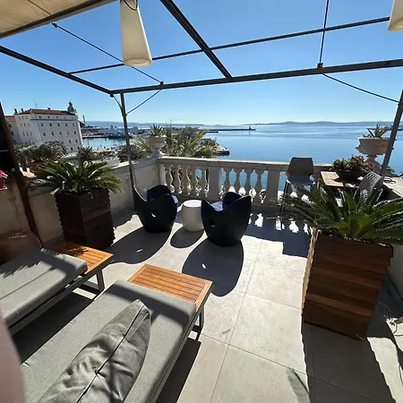 Апартаменты Riva Luxury