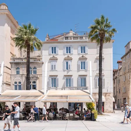 Riva Luxury ספליט