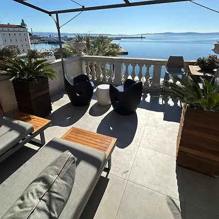 Riva Luxury Apartment