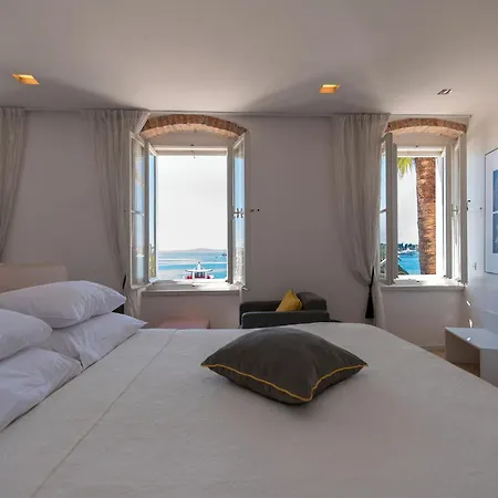 Riva Luxury *