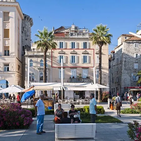 Riva Luxury سبليت